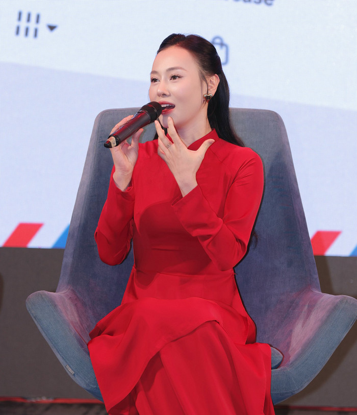 Phương Oanh đẹp dịu dàng khi tham gia một sự kiện diễn ra cách đây không lâu. Ảnh: FBNV