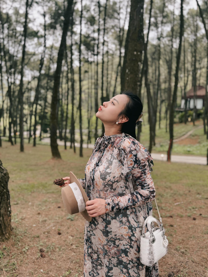 Tuy nhiên ở một số khoảnh khắc, Phương Oanh vẫn không giấu khỏi sự mệt mỏi, nặng nề khi mang bầu. Ảnh: FBNV