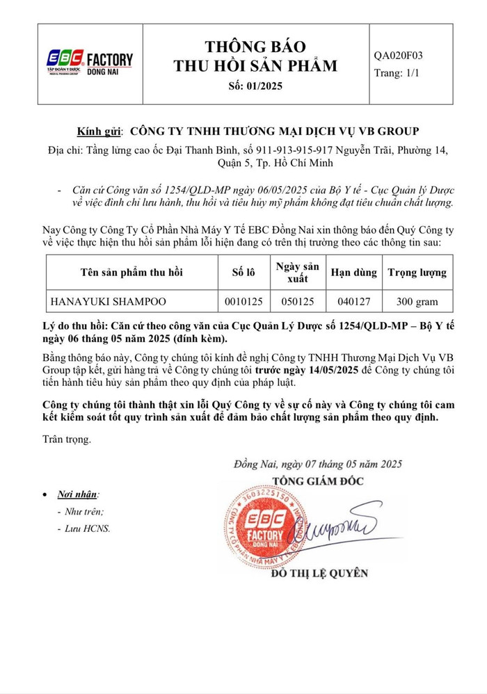 Theo hình ảnh văn bản do Đoàn Di Băng đăng tải, phía đơn vị sản xuất sẽ nhận sản phẩm dầu gội bị thu hồi từ phía công ty đưa sản phẩm ra thị trường để tiến hành tiêu huỷ trong thời gian sắp tới. Ảnh: FBNV
