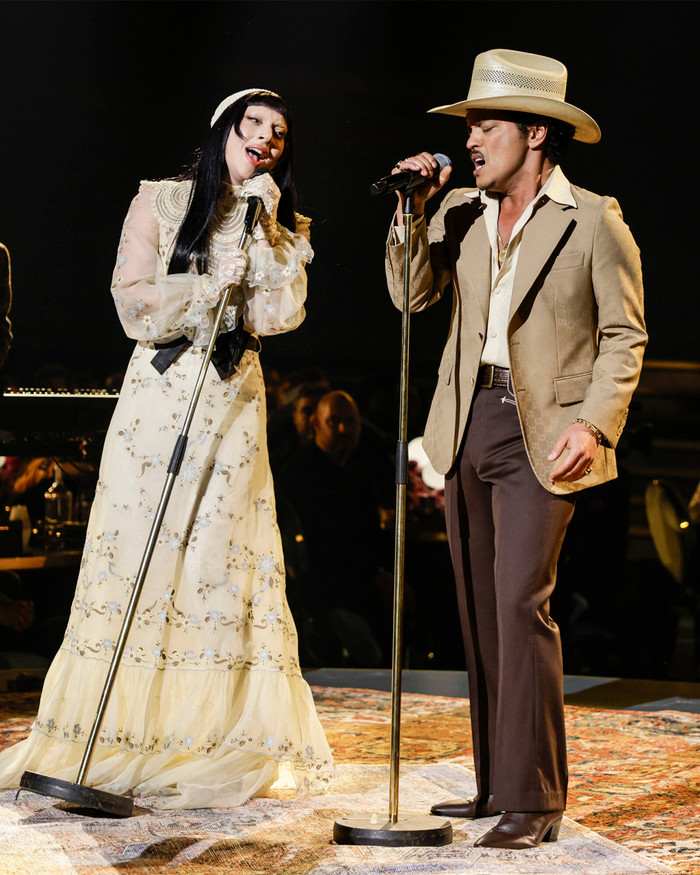 Khó ai vượt qua Bruno Mars và Lady Gaga Ảnh 4