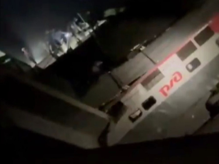 Tàu hỏa trật bánh do cầu bị sập khiến 7 người thiệt mạng, 30 người bị thương Ảnh 2