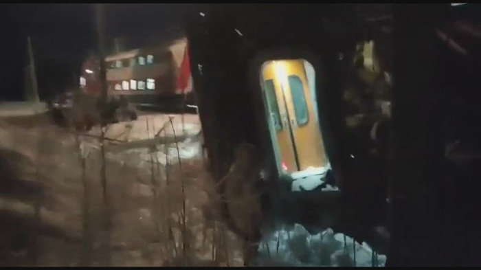 Tàu hỏa trật bánh do cầu bị sập khiến 7 người thiệt mạng, 30 người bị thương Ảnh 1