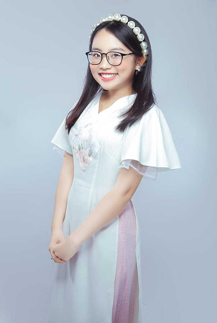 Bên cạnh lượng khán giả hùng hậu, Phương Mỹ Chi cũng áp lực với danh xưng “cô bé dân ca”. (Ảnh: FBNV)