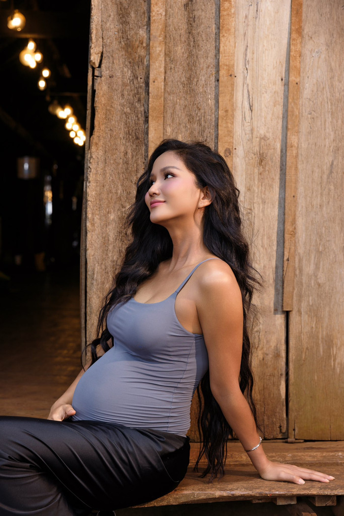 H'Hen Niê có cuộc sống viên mãn ở tuổi 33. (Ảnh: FBNV)