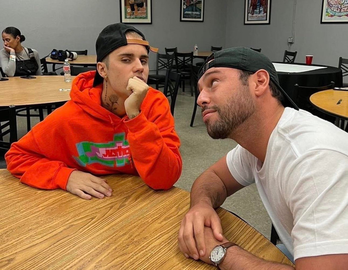 Scooter Braun và Justin Bieber (Ảnh: Reddit) 
