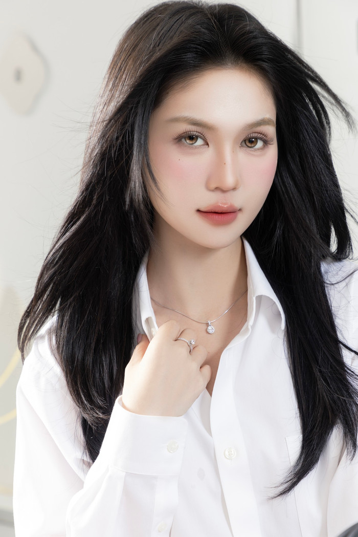 Ngọc Trinh trong vài năm nay đang chuyển hướng sang livestream bán hàng và sáng tạo nội dung trên mạng xã hội. Ảnh: FBNV