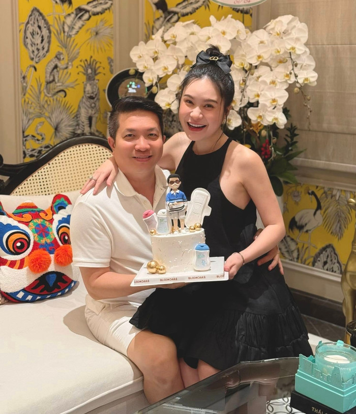 Trước khi vướng ồn ào, vợ chồng Đoàn Di Băng thường khoe mẽ độ giàu có lên mạng xã hội. (Ảnh FBNV)