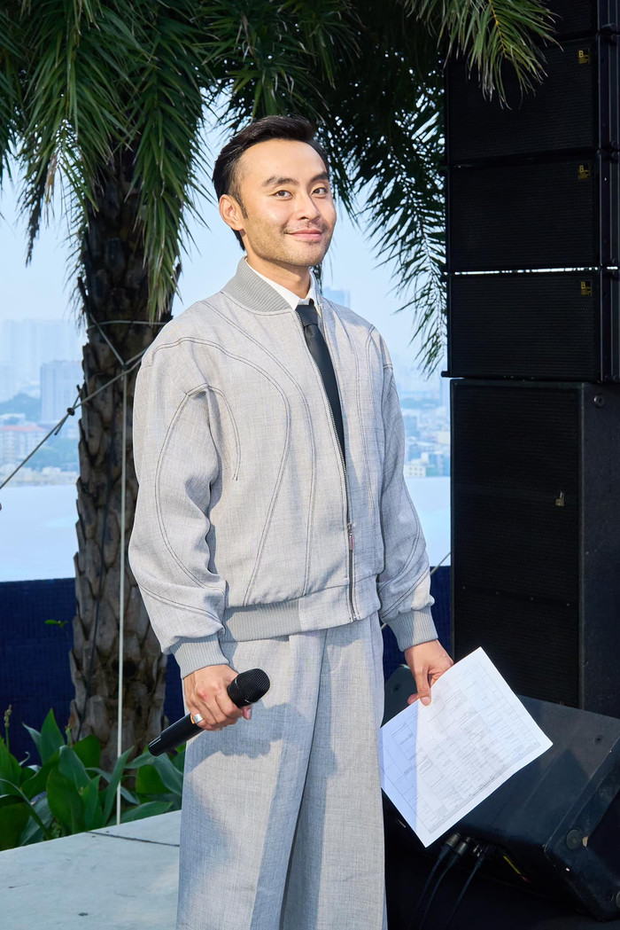 MC Dustin Phúc Nguyễn lên tiếng khi bị réo tên vào ồn ào liên quan vé xem concert. (Ảnh FBNV)