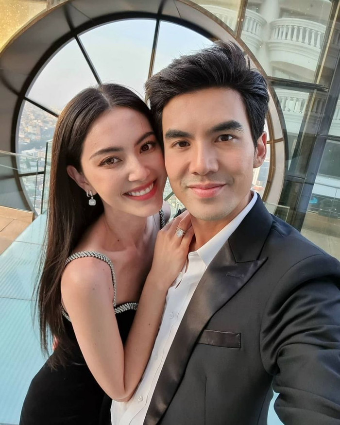 Mai Davika và Tae Chantavit bén duyên sau lần hợp tác trong phim Chàng hoàng tử trong mơ (2018). (Ảnh: FBNV)