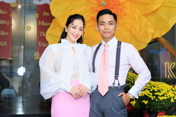 Khánh Thi và Phan Hiển khá bận rộn khi vừa làm nhiều việc khác nhau, vừa chăm sóc gia đình nhỏ. Ảnh: FBNV