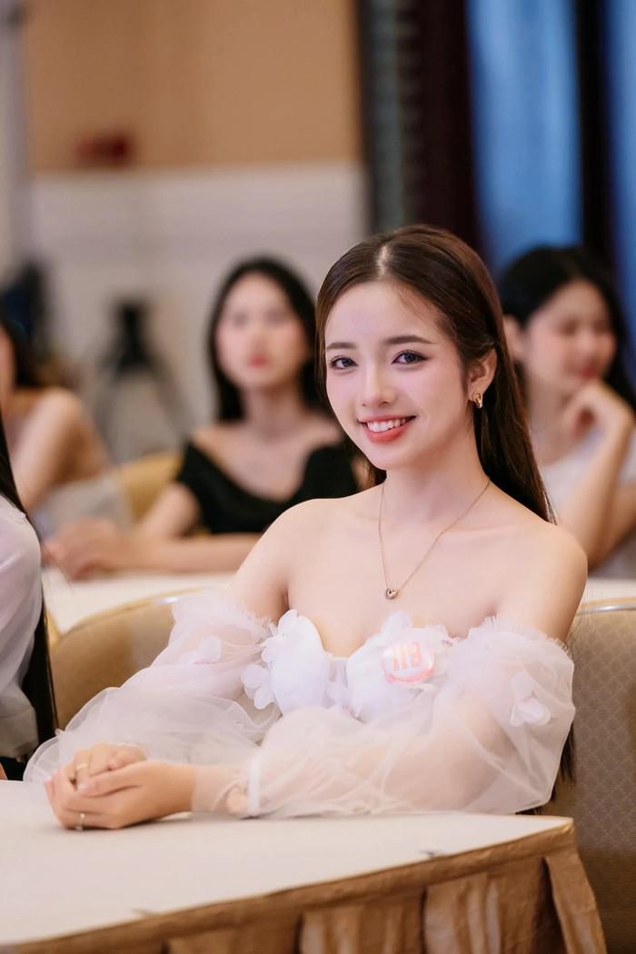 Từ vụ việc của thí sinh 20 tuổi, một vấn đề cần nhìn nhận đó là không phải mọi hình thức nghệ thuật đều có thể 'hạ cánh' an toàn ở mọi không gian, nhất là khi không gian đó từng là trung tâm quyền lực hàng trăm năm của một triều đại phong kiến. (Ảnh FBNV)