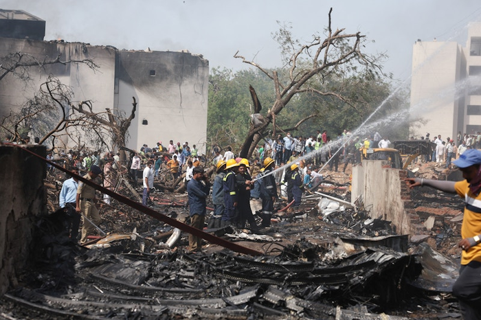 Có tổng cộng 204 thi thể đã được tìm thấy. (Ảnh: Reuters)