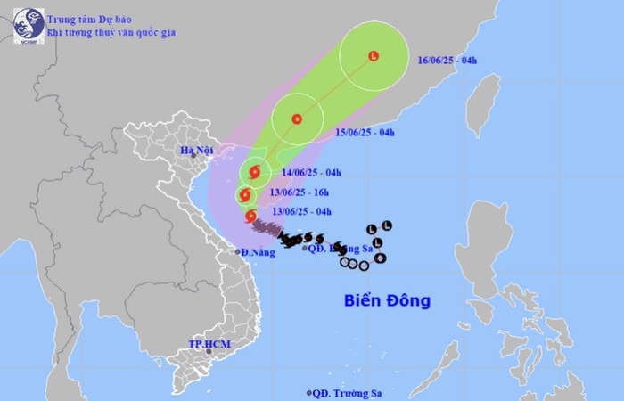 Đường đi của bão số 1 trong sáng nay (13/6).