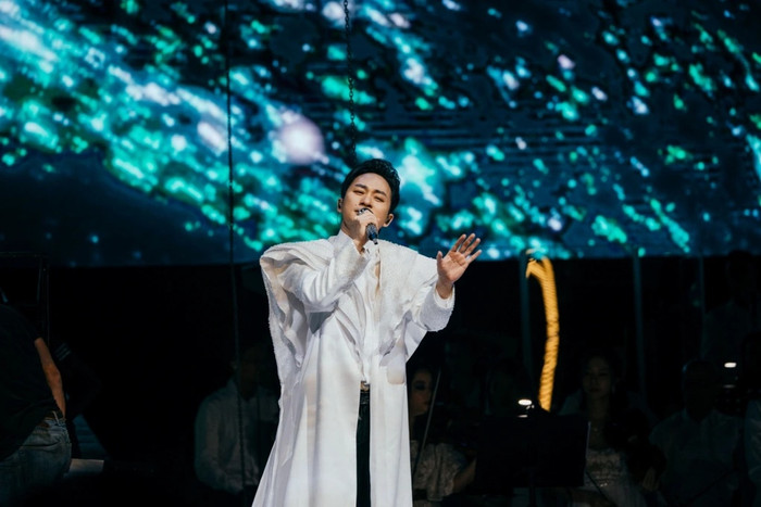 Vừa hát một câu, nữ ca sĩ này đã khiến khán giả 'quên' luôn Tùng Dương Ảnh 3