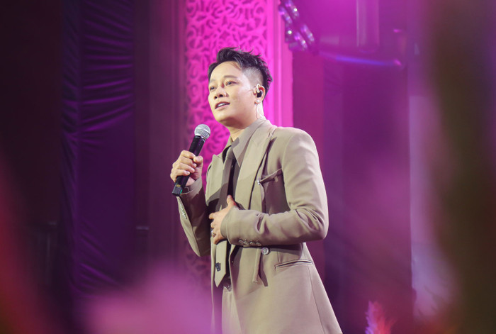 Nam ca sĩ Việt khiến cộng đồng mạng khóc nhiều nhất lúc này Ảnh 4