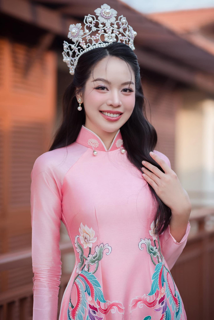 Hoa hậu Thanh Thủy đối diện với kỳ vọng lớn từ phía công chúng khi là đương kim hoa hậu của hai cuộc thi danh tiếng. (Ảnh: FBNV)