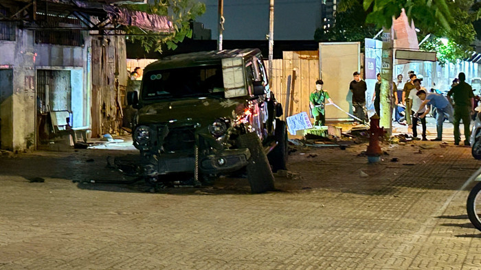 Hiện trường vụ tai nạn ở quận Bình Tân, TP.HCM. Hiện, có 2 người không qua khỏi và 1 người bị thương, đang điều trị ở bệnh viện. (Ảnh Tuổi Trẻ)