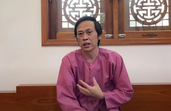 Hoài Linh từng phải lên tiếng xin lỗi vì chậm giải ngân tiền từ thiện vào năm 2021. (Ảnh: FBNV)
