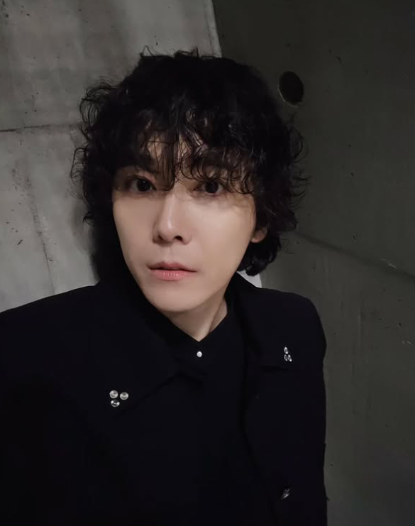 Dù mắc phải căn bệnh hiếm gặp nhưng Lee Hong-ki vẫn giữ tinh thần lạc quan - (Ảnh: IGNV).