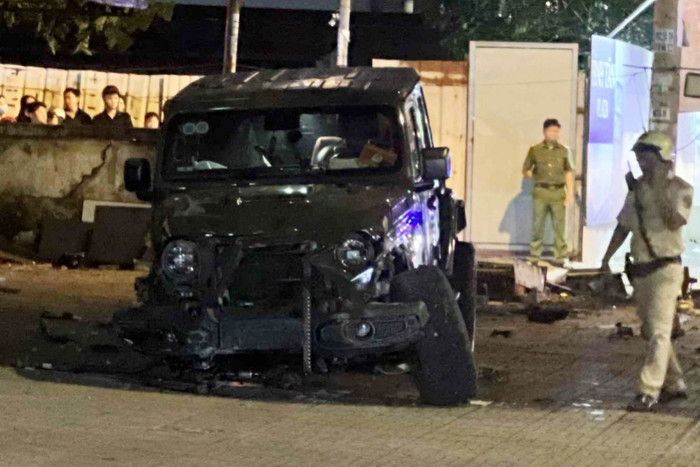 Lực lượng chức năng khám nghiệm hiện trường trước đó. Ảnh: VnExpress