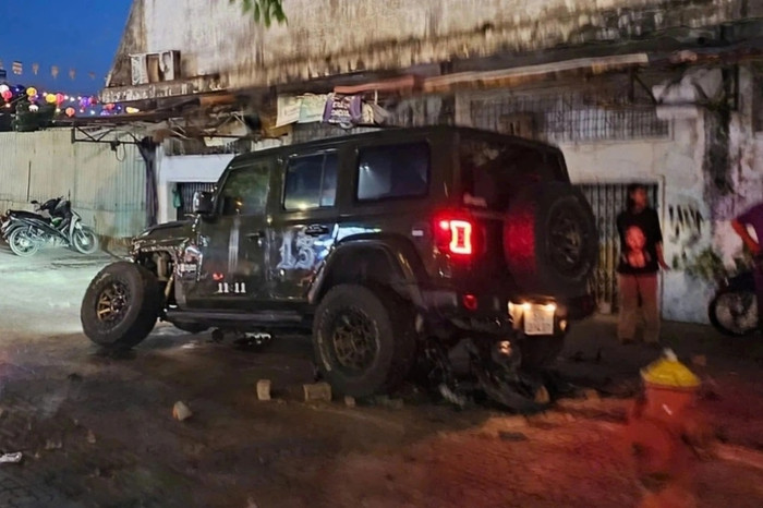 Chiếc ô tô Jeep gây tai nạn. Ảnh: Dân Trí