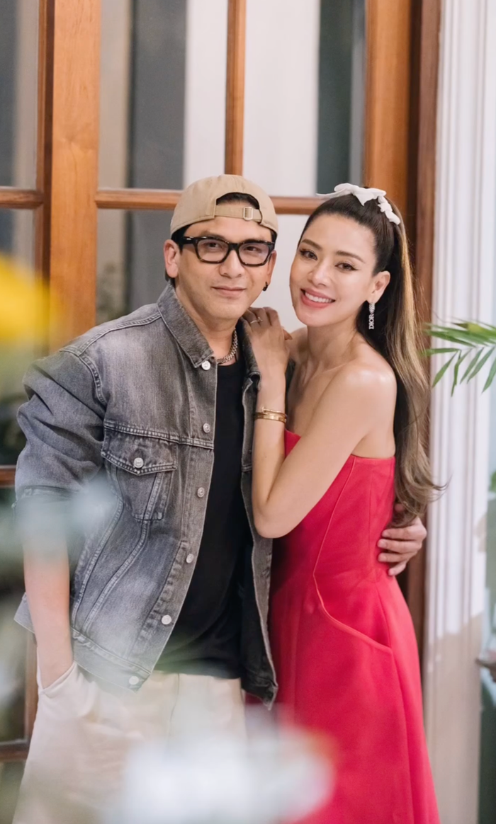 Ở tuổi 45, nữ diễn viên Aey Pornthip có cuộc sống hạnh phúc, bình yên bên chồng và hai con. (Ảnh: IGNV)