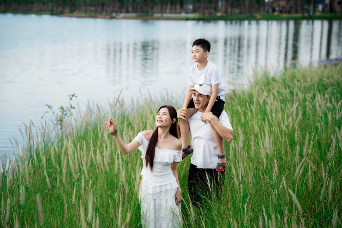 Tổ ấm hạnh phúc của Thúy Diễm - Lương Thế Thành bên con trai sau gần 10 năm bên nhau. (Ảnh: FBNV)