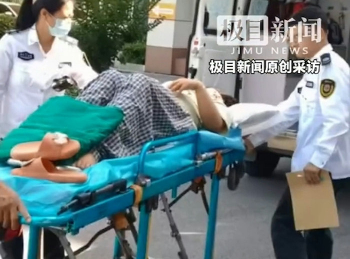 Đi khám bác sĩ vì đầy bụng sau khi ăn no, cô gái bất ngờ sinh ra bé trai nặng 2,5 ký Ảnh 1