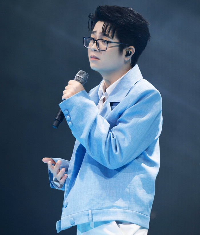 Bùi Anh Tuấn gây lo lắng với tình trạng bất ổn trên sân khấu Ảnh 4