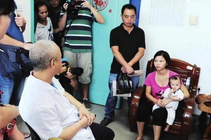 Được biết, con của Tiểu Tuyết mắc một căn bệnh hiếm gặp. (Ảnh: Sohu)