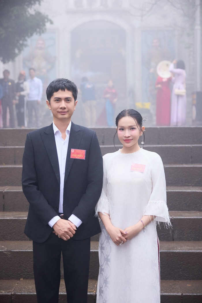 Khả Như và Huỳnh Phương chụp ảnh chung tại Phú Thọ vào tháng 4 vừa qua. Ảnh: FBNV