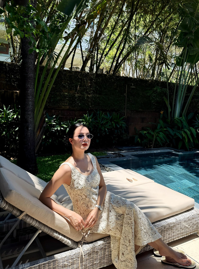 Visual “lão hoá ngược” của Hồng Diễm khiến dân mạng xuýt xoa (Ảnh: Facebook Hồng Diễm). 