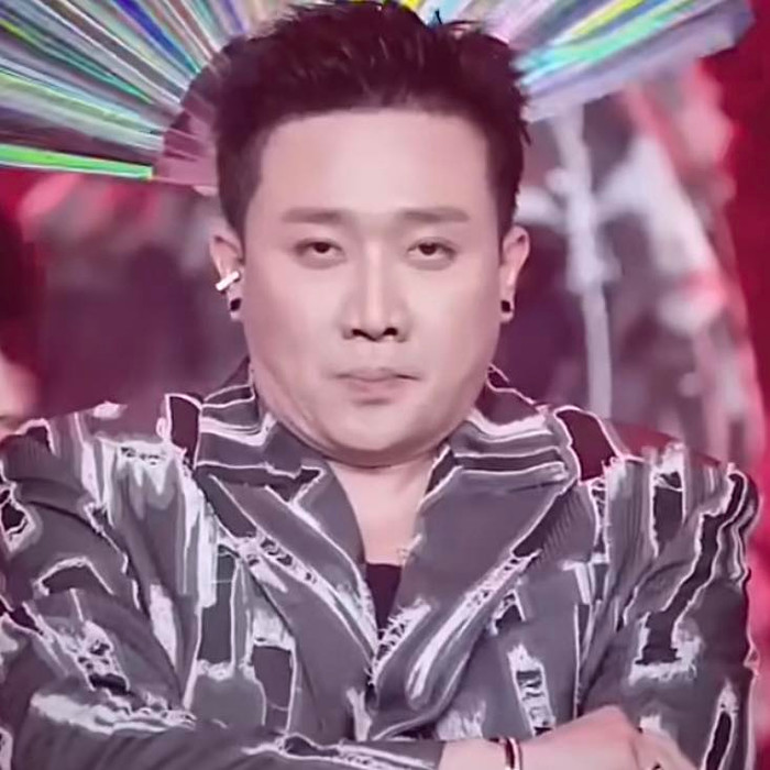 Trấn Thành tự đăng ảnh 'dìm mình' khiến nhiều người cho rằng đây là tấm ảnh mà nam nghệ sĩ muốn quên nhất trong sự nghiệp của mình. (Ảnh FBNV)