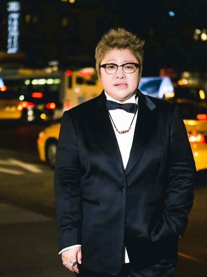 Nữ ca sĩ bị tố ăn chặn 270 tỷ đồng từ thiện thông báo trở lại showbiz Ảnh 1