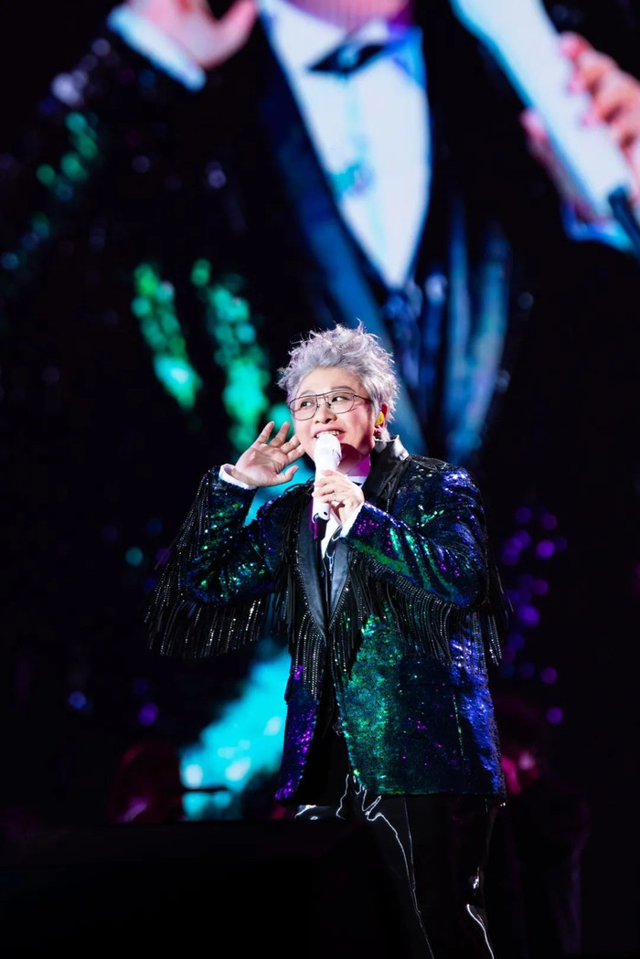 Nữ ca sĩ bị tố ăn chặn 270 tỷ đồng từ thiện thông báo trở lại showbiz Ảnh 4