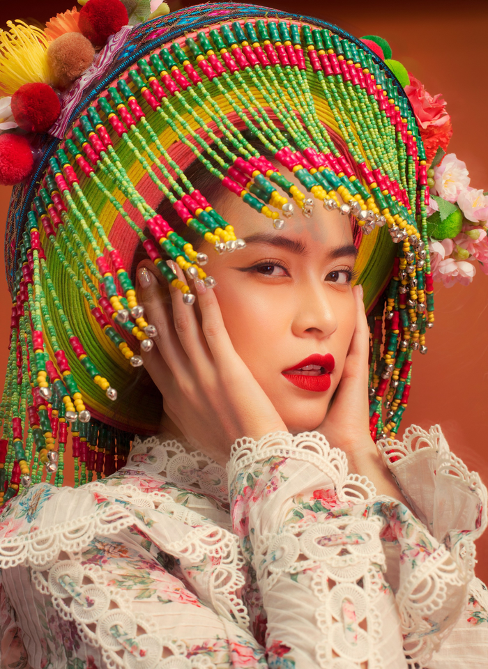 'Những viên gạch lót nền' của Hoàng Thùy Linh Ảnh 1