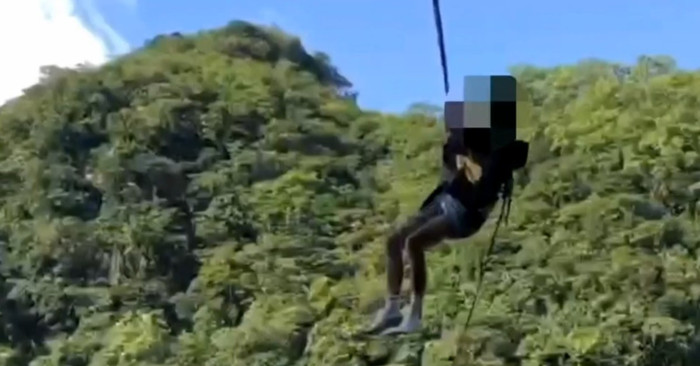 Chở nhau đi thăm bạn, hai thanh niên 19 tuổi rơi xuống thung lũng sâu 20m Ảnh 1