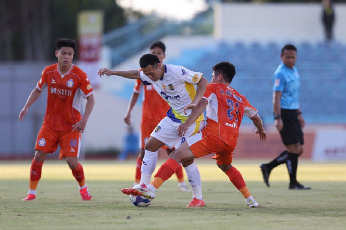Đà Nẵng đã thắng SLNA nhưng phải đá play-off. Ảnh: VPF
