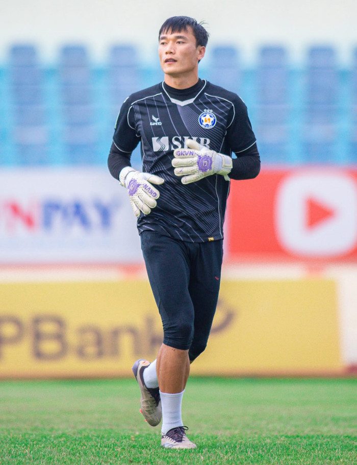 Cánh cửa trụ hạng tưởng chừng đã mở ra cho thủ môn Bùi Tiến Dũng và Đà Nẵng, nhưng mọi thứ tan vỡ ở vài phút cuối tại sân Pleiku. Ảnh: CLB Đà Nẵng