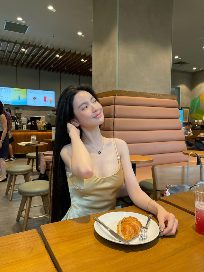 Vợ Quang Hải chủ yếu buôn bán thông qua các nền tảng mạng xã hội có lượt theo dõi, tương tác 'khủng' từ đông đảo khán giả. Ảnh: FBNV