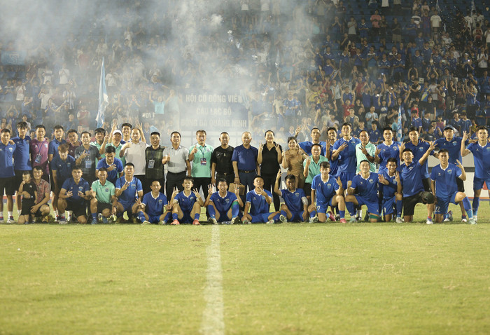 Bóng đá đất Mỏ tái sinh ngoạn mục. Ảnh: CLB Quảng Ninh