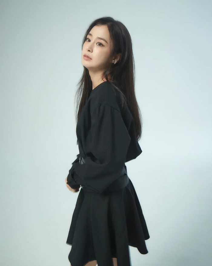 Kim Tae Hee và Rain đều lựa chọn giữ kín ảnh gia đình, thông tin của hai con gái. Ảnh: IGNV