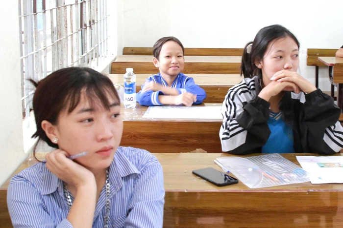 Dù cơ thể nhỏ bé nhưng Thiện lại có ý chí rất vững vàng, nhiều lo toan và trách nhiệm với gia đình. Ảnh: VietNamNet