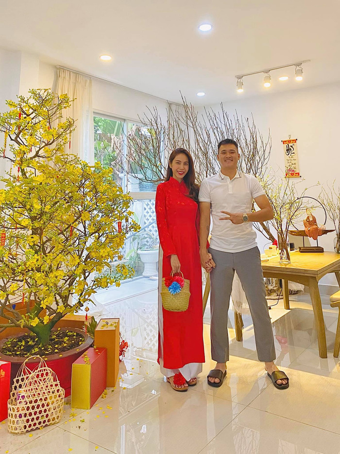 Qua động thái lần này, có thể thấy hiện vợ chồng Công Vinh và Thủy Tiên đang tận hưởng hạnh phúc, có khác là cả hai kín tiếng hơn so với trước đây. (Ảnh FBNV)