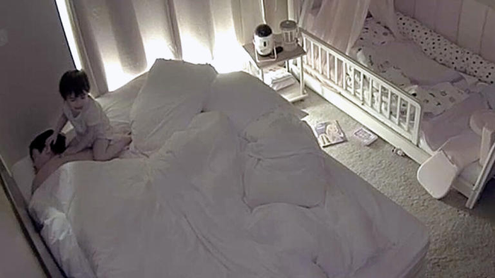 Bé gái 2 tuổi cứu sống cha bị hạ đường huyết, gây sốt mạng xã hội Ảnh 1