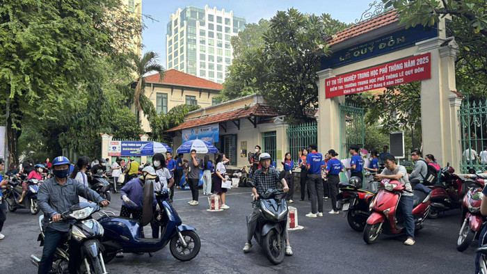 Sáng nay (27/6), hơn 1,1 triệu sĩ tử trên khắp cả nước đã hoàn thành kỳ thi tốt nghiệp THPT 2025. (Ảnh Phương Thùy)