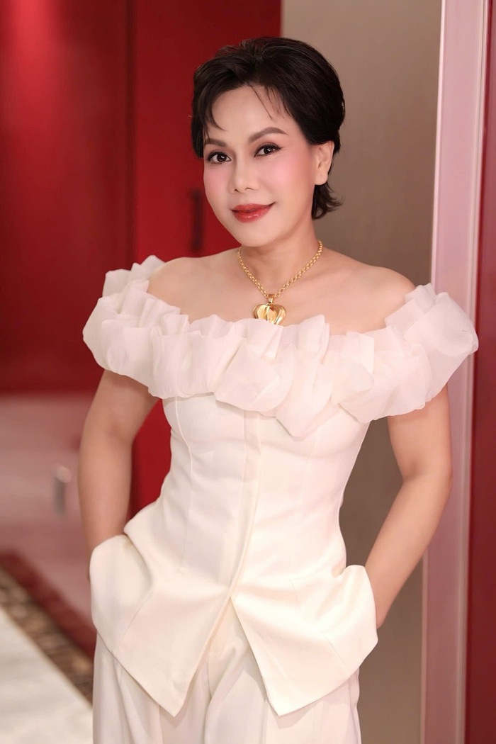 Việt Hương là gương mặt quen thuộc với khán giả sau 20 năm hoạt động nghệ thuật. (Ảnh: FBNV)