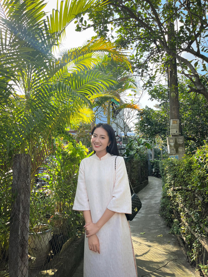 Hình ảnh đời thường trong trẻo, rạng rỡ của Hoa hậu Trúc Linh ở quê nhà. (Ảnh: FBNV)