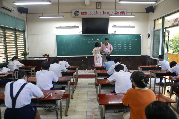 Theo quy định: Thí sinh đến chậm quá 15 phút sau khi có hiệu lệnh tính giờ làm bài sẽ không được dự buổi thi đó. Ảnh minh hoạ. Ảnh: Dân Trí