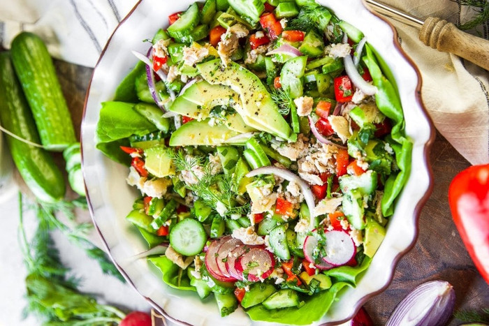 Salad cá ngừ bổ dưỡng, phù hợp người đang ăn kiêng. (Ảnh Garden in the kitchen)